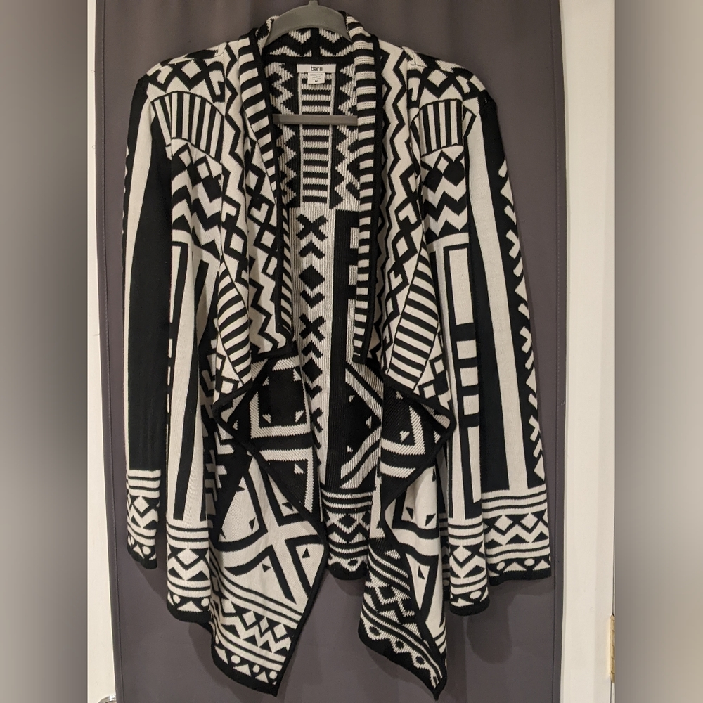 Bar III Aztec Flyaway Cardigan, Black and White, M